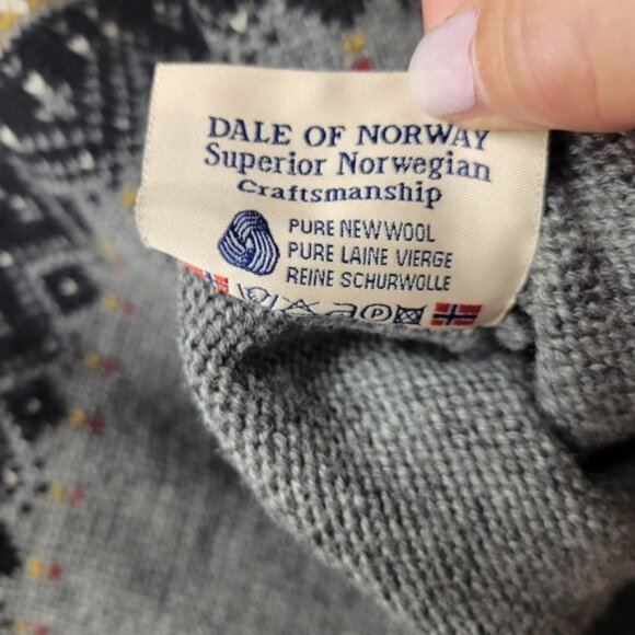 Dale of Norway Men's Medium Quarter-Zip Sweater (St. Moritz 2003) - Picture 6 of 7